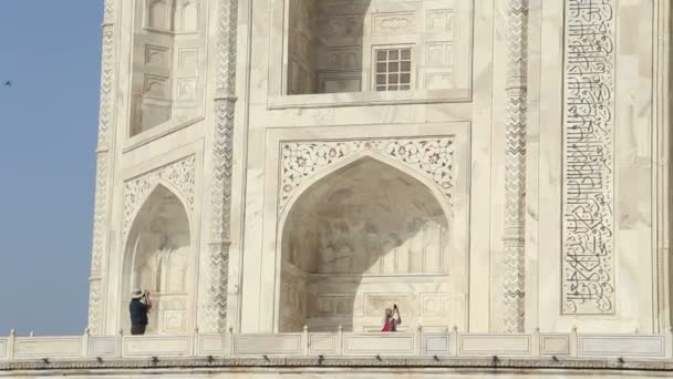 Turistas en Taj Mahal' — Vídeo de stock