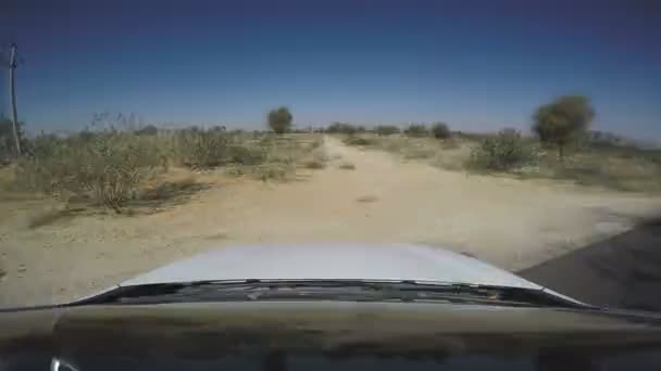 Straße von der Spitze eines Autos — Stockvideo