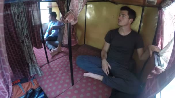 Men sitting in decorated train cabin — Stock Video