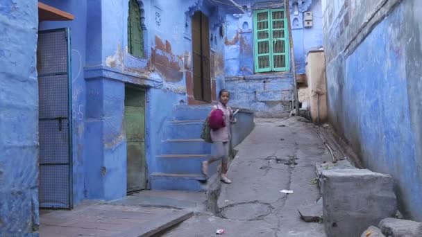 Gyerek Jodhpur utcában — Stock videók