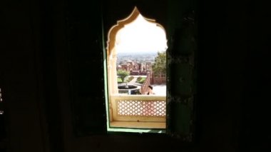 Pencereden Cityscape görünümü