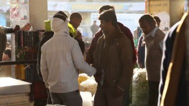 Hintli erkek geçen ve Toplantı