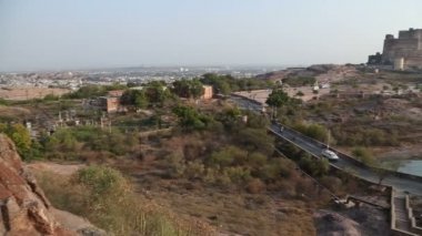 Mehrangarh kale, yol kenarı ile