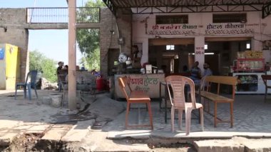 Veranda sandalye ve masa ile