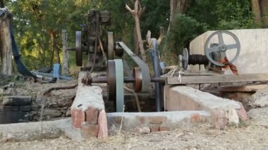 Büyük motorlu makine çalışma