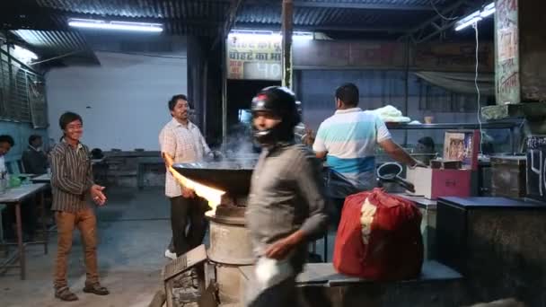 Indian men at chai street shop — Stock Video