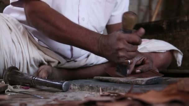 Indian man forming pliable material — Stock Video