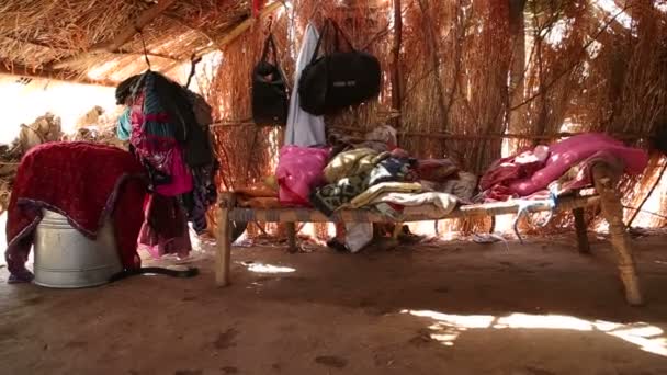 Refugio para trabajadores de campo — Vídeo de stock