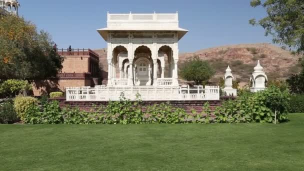 Casas de Jardim por Jaswant Thada templo — Vídeo de Stock