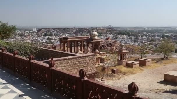 Ruiny chrámu a panoráma města Jodhpur — Stock video