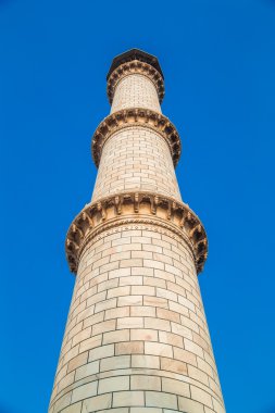 tower of the Taj Mahal.