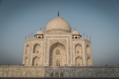 Doğu yakasından Taj Mahal.
