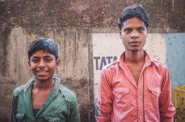 Mumbai'dan gecekondu erkeklerde