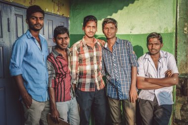 Hampi yakın bir kasaba erkeklerde