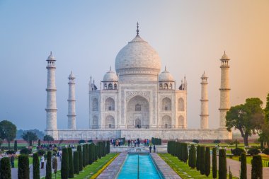 Taj Mahal büyük kapısı infront