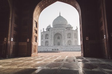 Taj Mahal üzerinden Camii