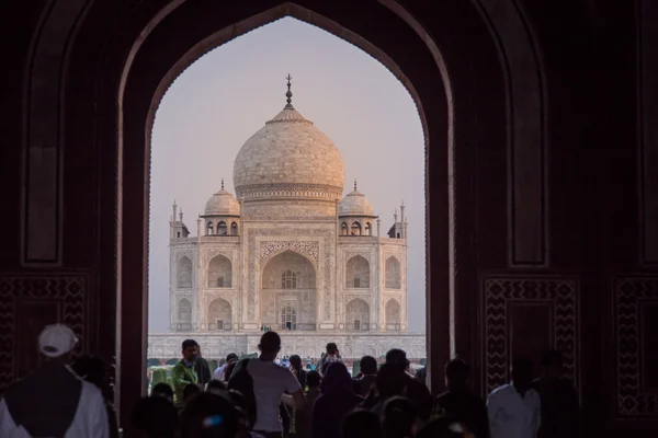 Taj mahal aus dem Inneren des großen Tores — Stockfoto