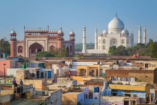 Taj Mahal, Great Gate and rooftops