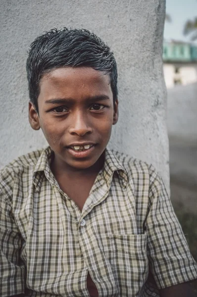 Niño indio sentado — Foto de Stock