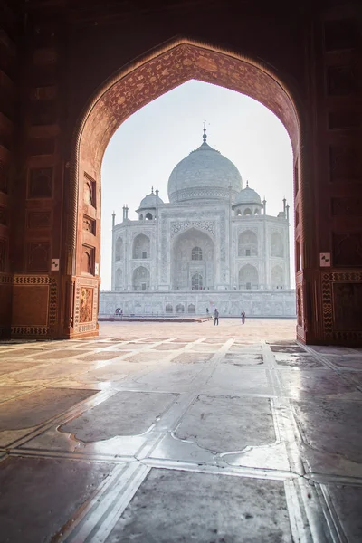 Taj Mahal från inuti Mihman Khana — Stockfoto