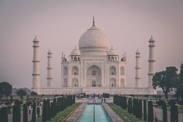 Taj Mahal před velkou branou — Stock fotografie