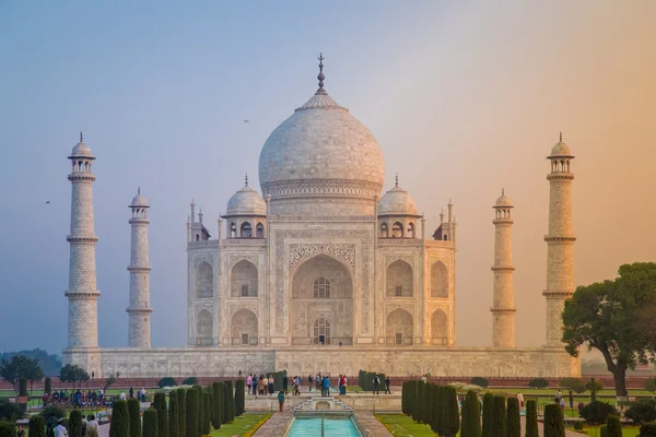 Taj Mahal büyük kapısı önünde — Stok fotoğraf