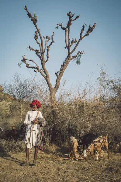 Indian tribesman holds traditional axe — 스톡 사진