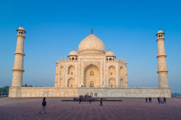 Vista del Taj Mahal desde el lado este — Foto de Stock