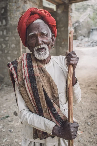 Blind Rabari tribesman sits — Stockfoto