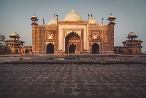 Lato ovest del Taj Mahal . — Foto Stock