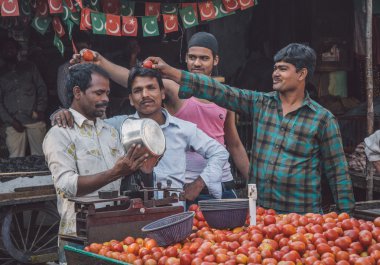 Sokak satıcıları dalga