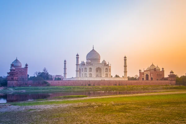 Kuzey yakasından Taj Mahal — Stok fotoğraf