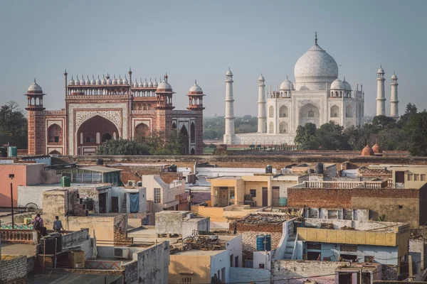 Taj Mahal, Great Gate and rooftops — Stok fotoğraf