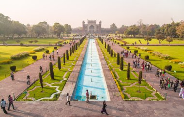 Taj Mahal'ın büyük kapıdan kuzey tarafında