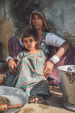 Rabari tribeswoman holds granddaughter