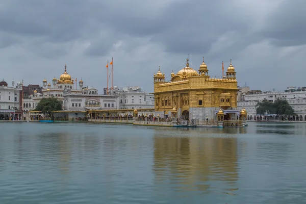 Poutníci v Golden Temple — Stock fotografie