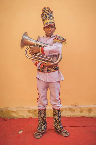 Musician holds trumpet — ストック写真