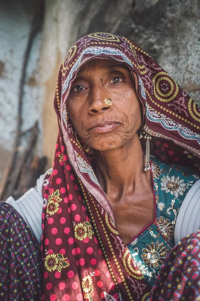 Rabari stamvrouw poserend — Stockfoto