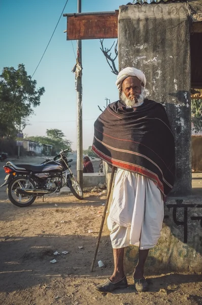 Elderly tribesman poses — Stok fotoğraf