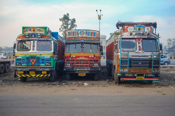 Parked trucks on highway — Stockfoto