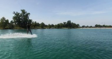 Adam wakeboarding uyku modundan çıkarma Park