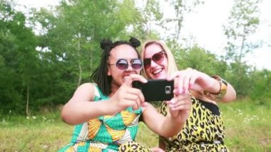 kadın selfies alarak