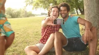 Selfie çeken arkadaşlar