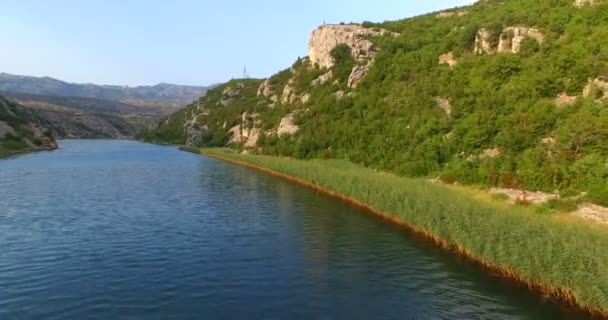 Luchtfoto van Zrmanja rivier, Kroatië — Stockvideo