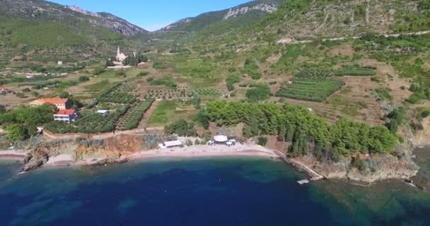 Playa en Komiza en la isla de Vis — Vídeos de Stock