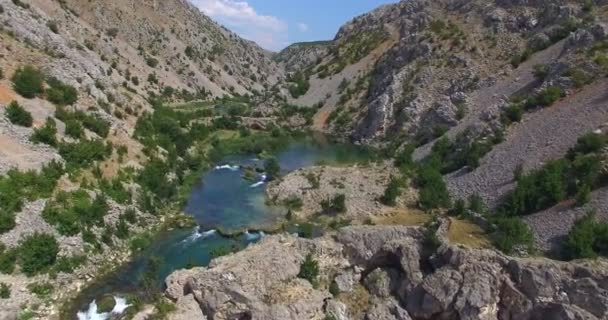 Вид с воздуха на реку Зрманья, Хорватия — стоковое видео