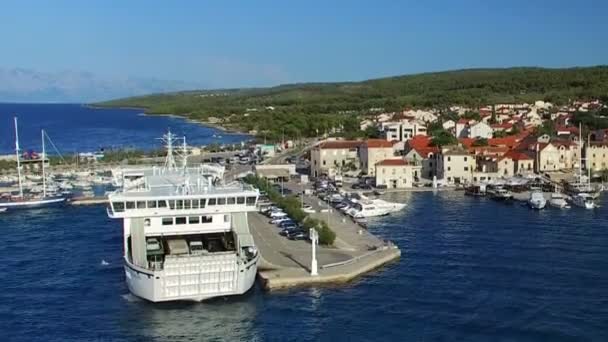 Ferry leaving port in Supetar — Stock Video