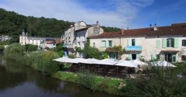 Benedictine Abbey Brantome ve nehir