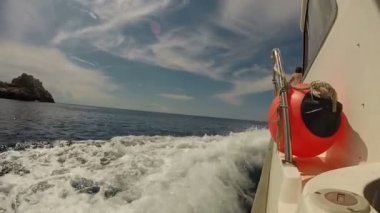 Adriyatik Denizi üzerinden bir sürat teknesi