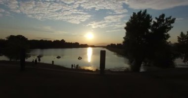 Sunset bulvarında Göl Jarun Zagreb'de